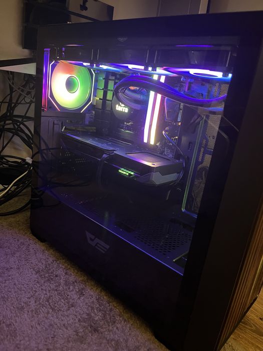 Komputer gamingowy PC AMD 9800X3D + RX 9060 XT + 32GB DDR5 6000MHz