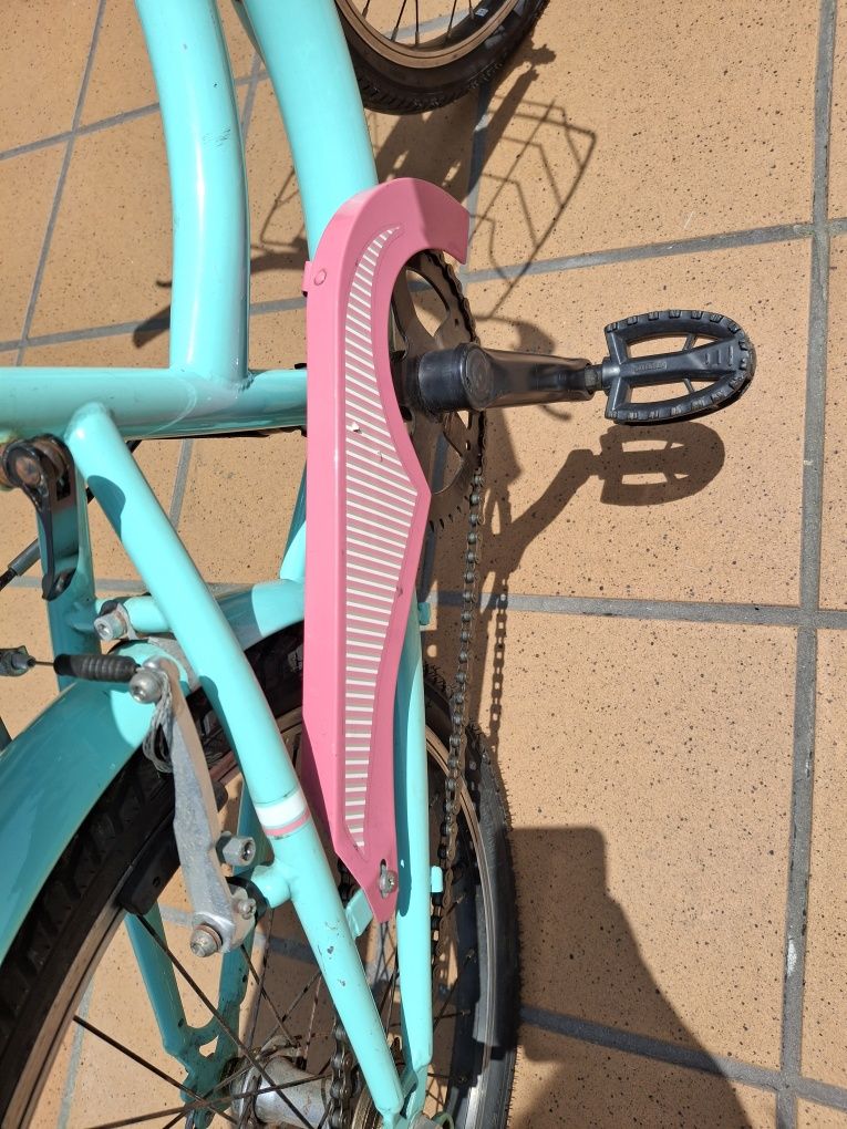 Bicicleta de menina com cesto
