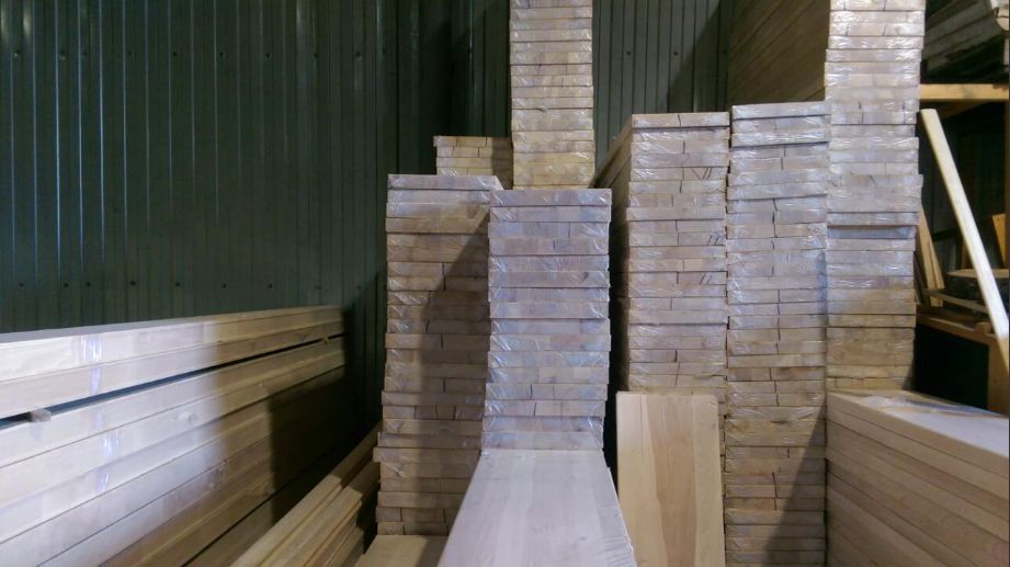 Комплектующие к деревянным лестницам!Ступени бук,ступени смерека!