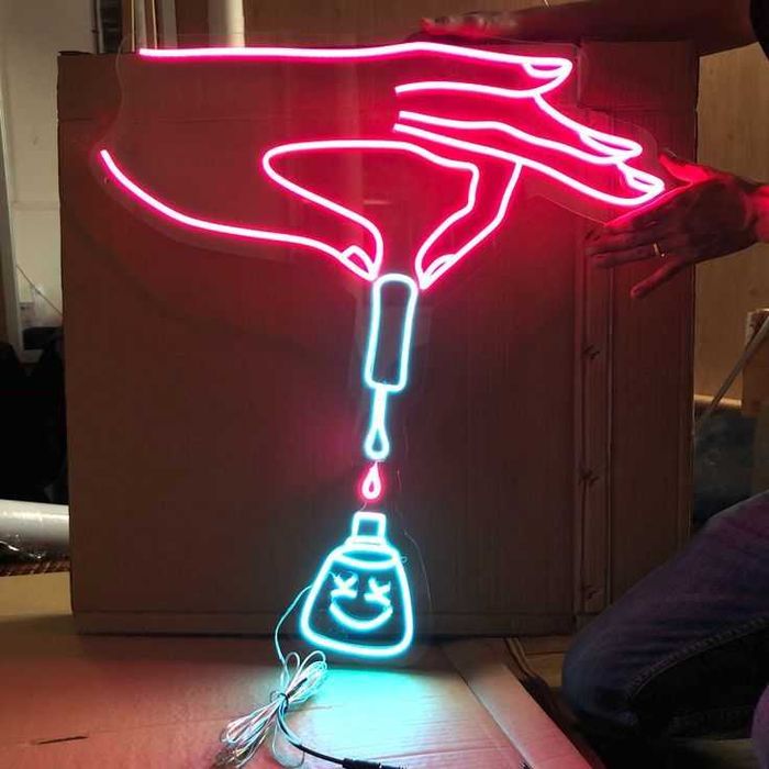 Неоновая вывеска на заказ | Быстрая разработка макета бесплатно