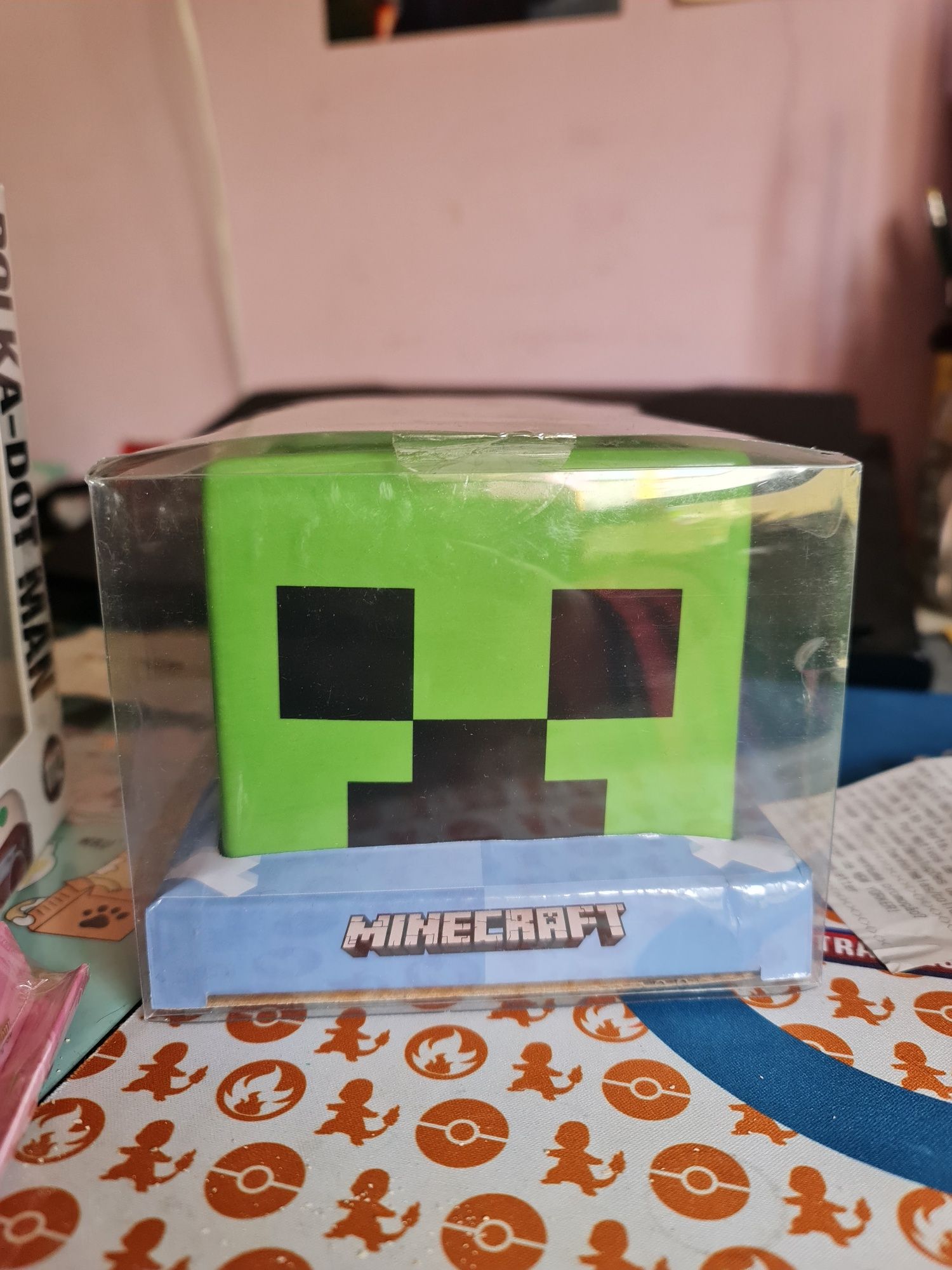 Pop, caneca do minecraft e cartas anime