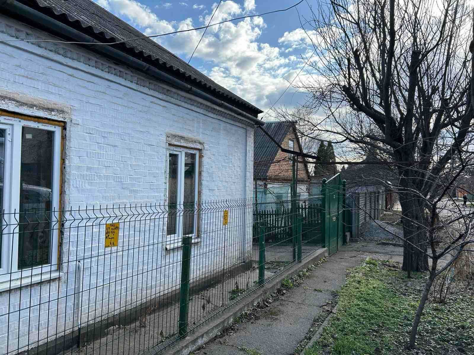 Продам 2/3 домовладения - ул. Станичная-р-н Гагарина, въезд и гараж!