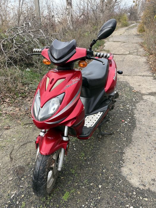 Скутер Мустанг на ходу