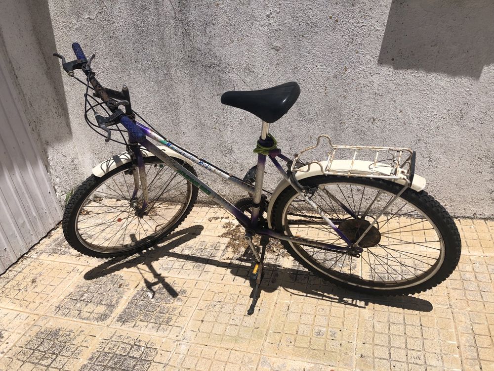 Bicicleta usada roxa