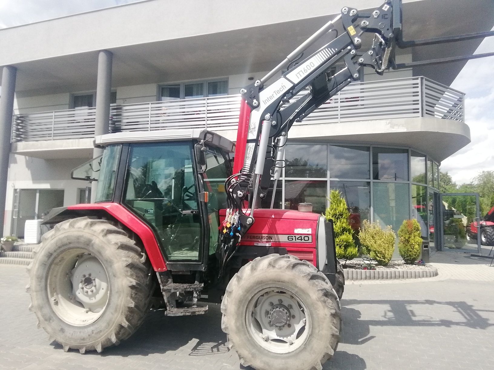 Ładowacz TUR InterTech udźwig 1600kg wszystkie marki ciągników, montaż