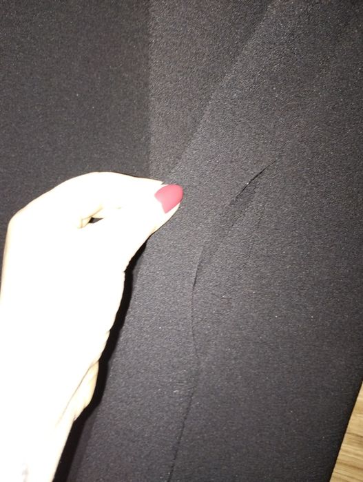 Piękna sukienka z białym kołnierzykiem idealna na świąteczne dni