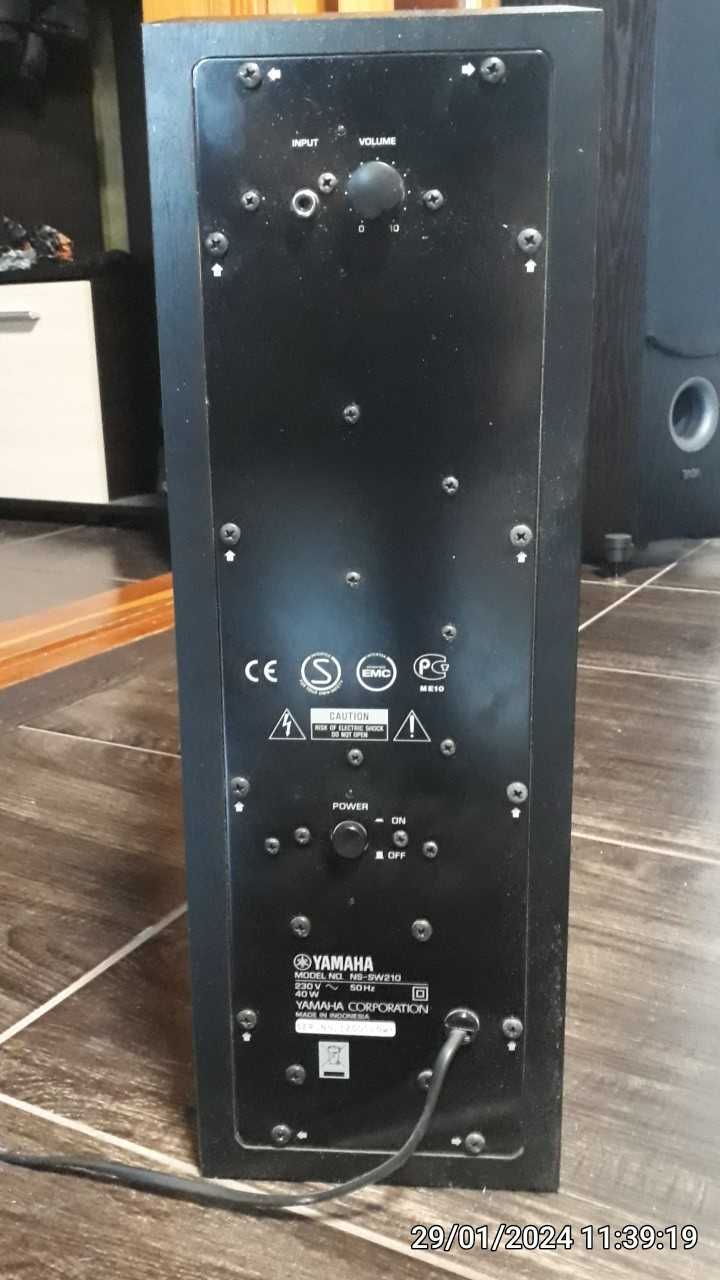 Активный домашний сабвуфер Yamaha ns-sw210