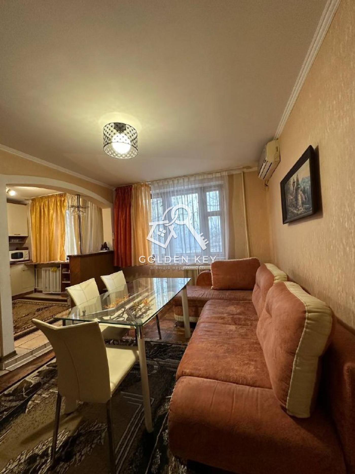 Продаж 3-кімнатної квартири по вул. Світальського