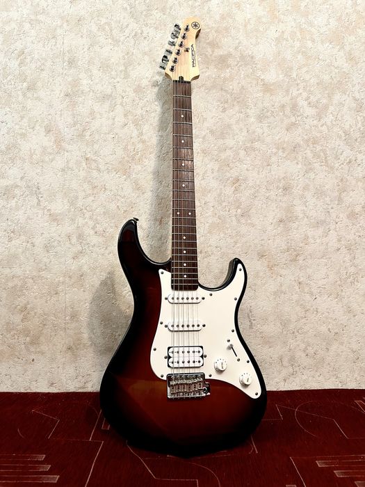 Електрогітара Yamaha Pacifica + зимній чохол + підставка та подарунки