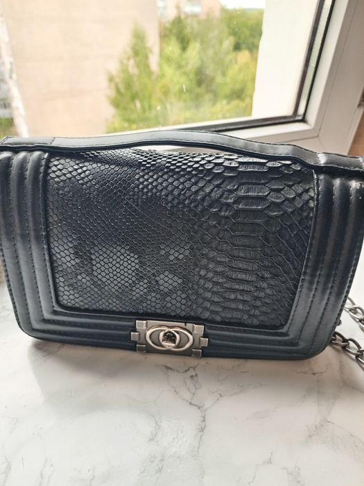 Стильна сумочка під Chanel