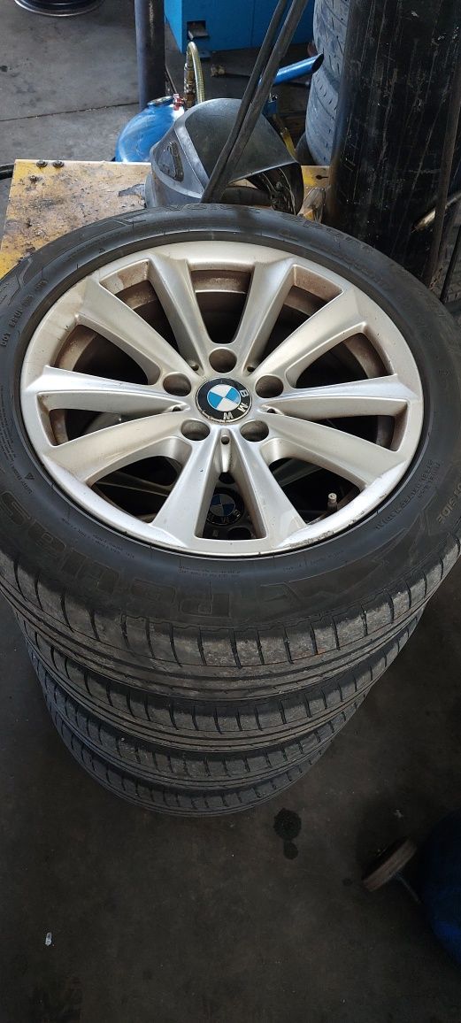 Vendo jantes BMW 17" com pneus.