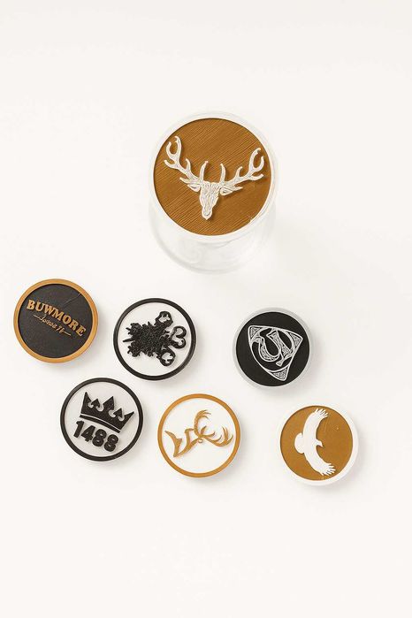 Elegancki zestaw wieczek do whisky – z logo marki, prezent
