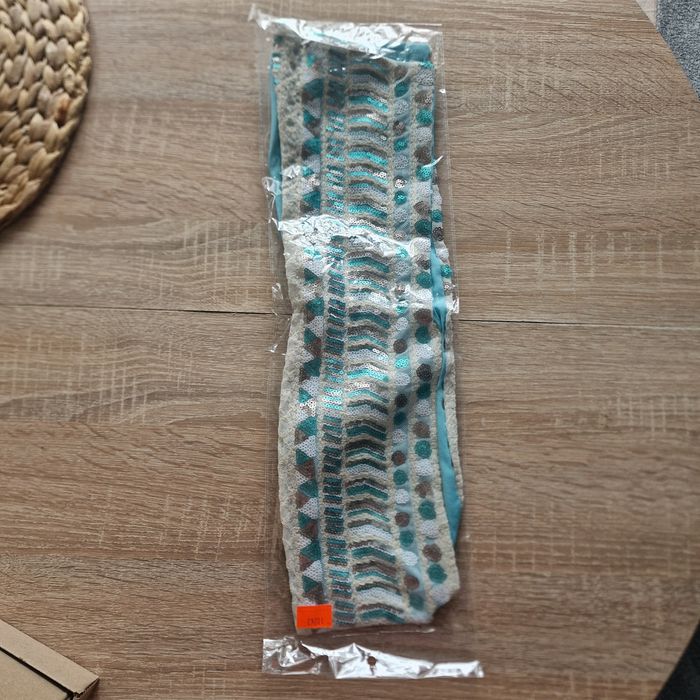 Opaska na głowę z drucikiem typu twistband