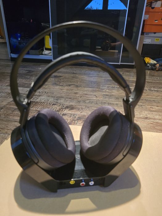 Bezprzewodowe słuchawki SONY MDR-RF840RK  (stacja dokująca)