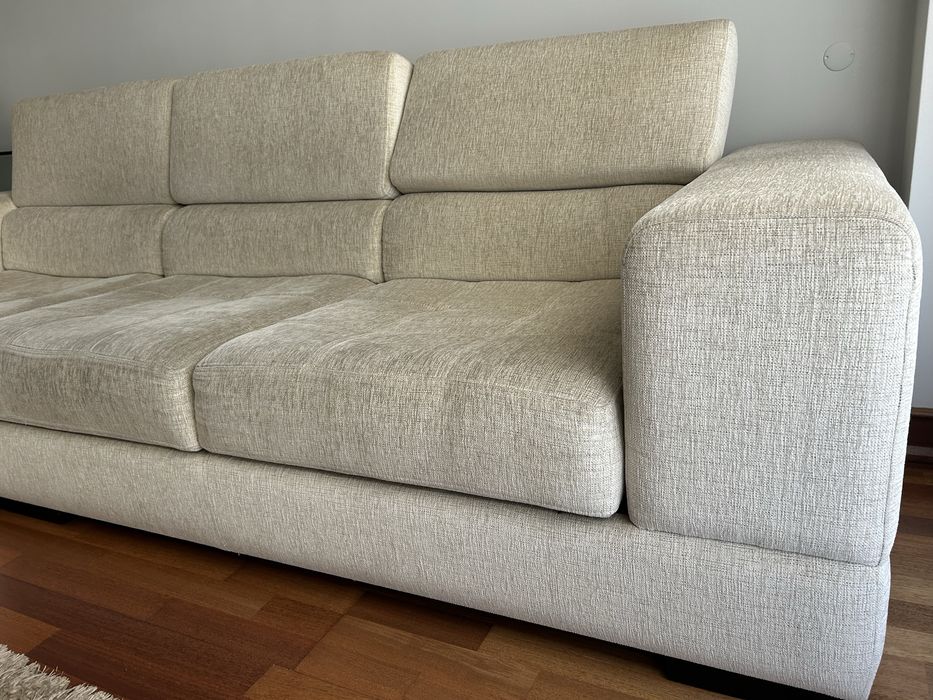 Sofá com chaise longue