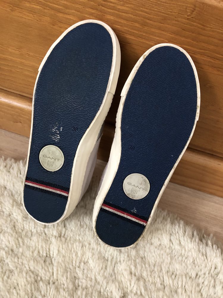 Ténis casuais slip on dourados