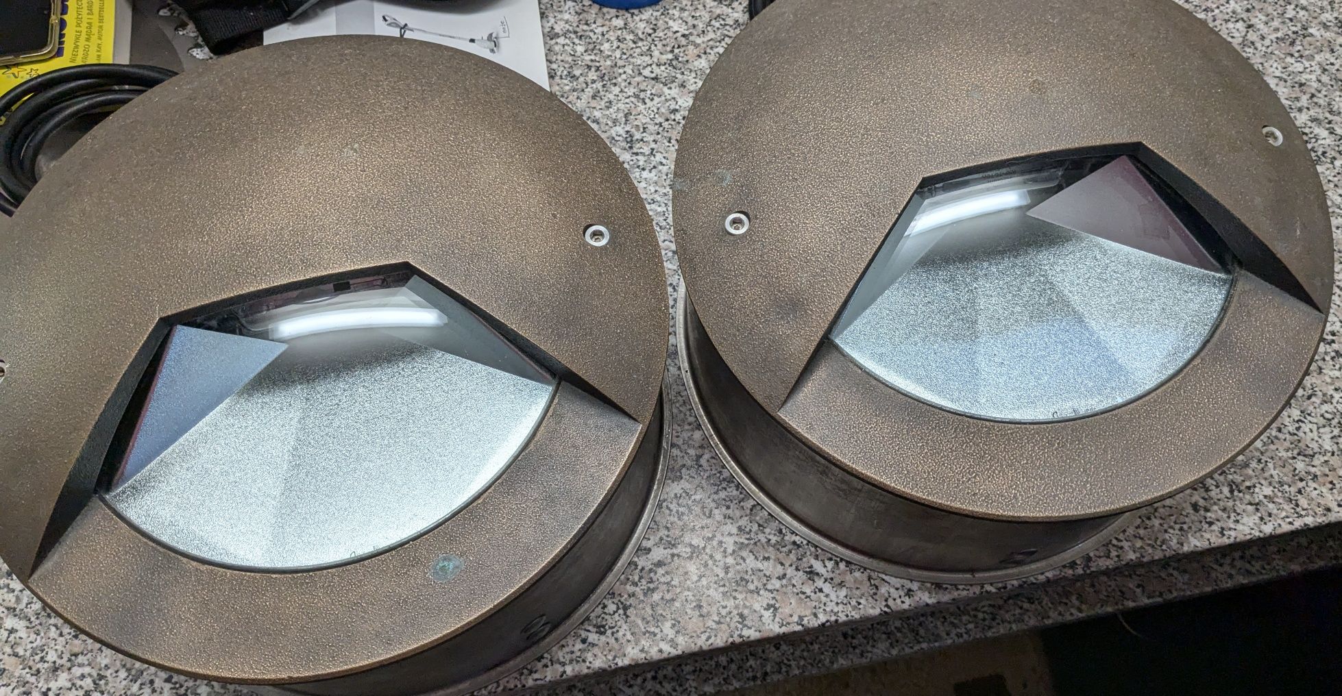 Bega - Lampa ziemna (x2) do oświetlenia budynku z oprawą do ziemi MHT