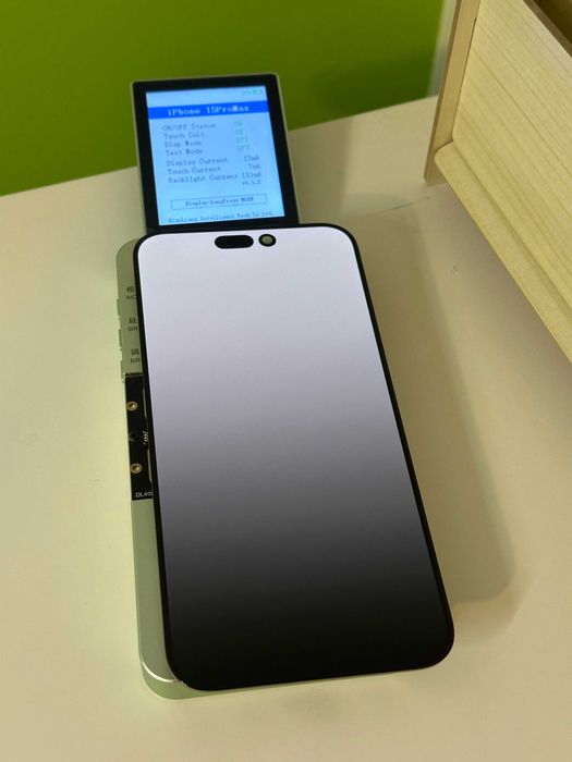 Oryginalny wyświetlacz Apple iPhone 15 Pro Max + górna taśma FVAT