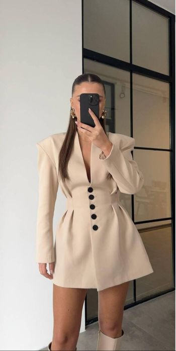 Сукня піджак на розмір С-М в бежевому кольорі в ідеальному стані