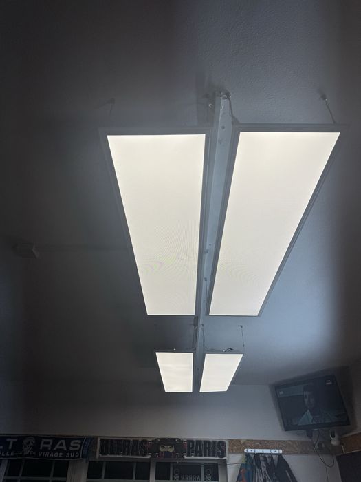 Paineis de iluminação Led  com cabos de suspensao e transformadores