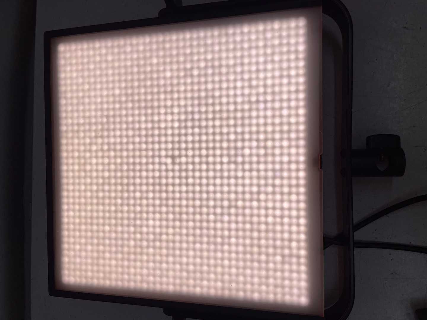 Студийный видеосвет Boling BL-1300P 90W CRI 96+ LED панель