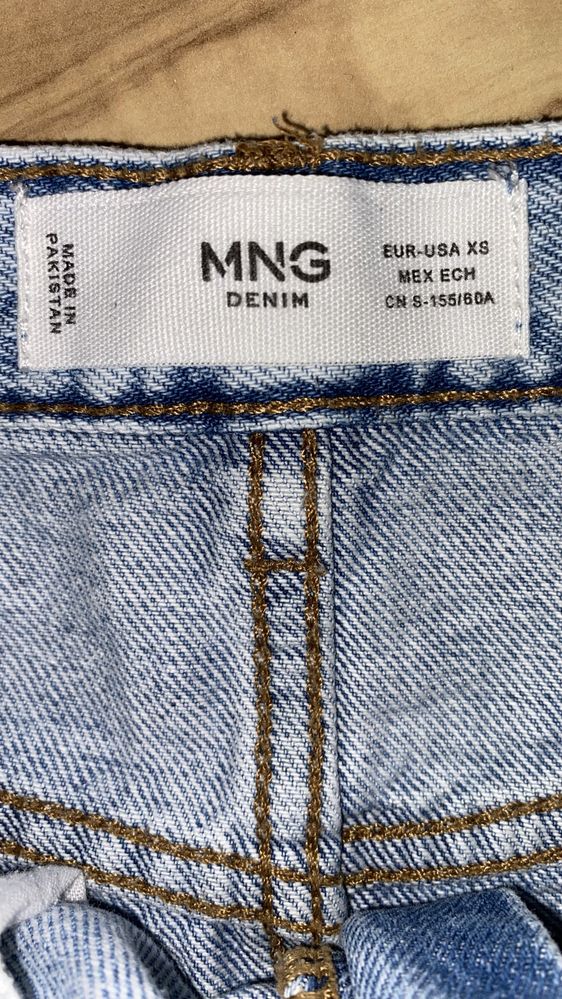 Спідниця Mango , розмір XS . Довжина - Міді
