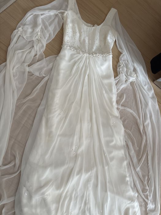 Kremowa sukienka ślubna