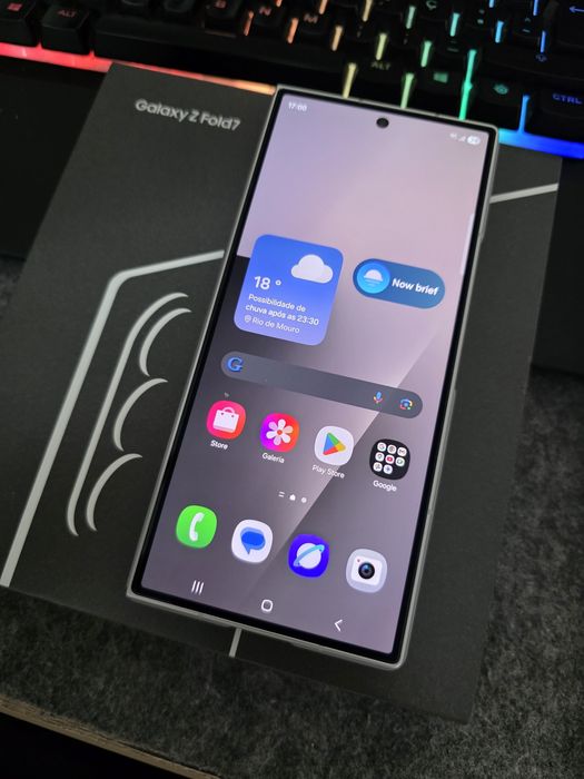 Samsung Z Fold 7, 256GB cinza garantia ate julho 2028 com capa e pelic