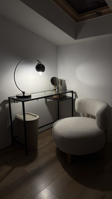 Ikea Vittsjo biurko stolik toaletka czarnobrąz czarny szkło