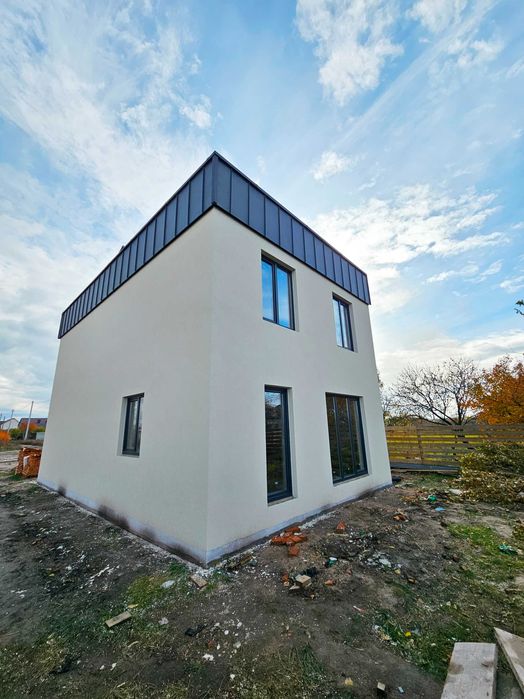 Продаж повноцінного будинку р-н Молокозаводу, ділянка 5 соток!