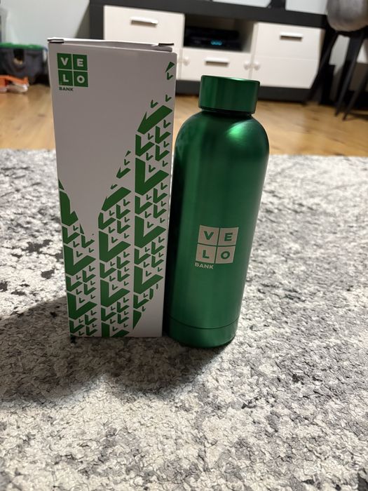 Nowa metalowa butelka na wodę