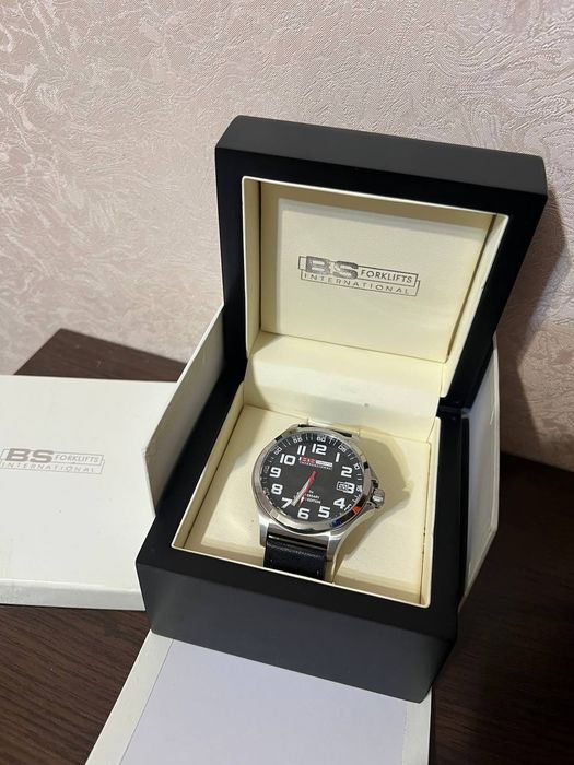 Годинник новий в коробці