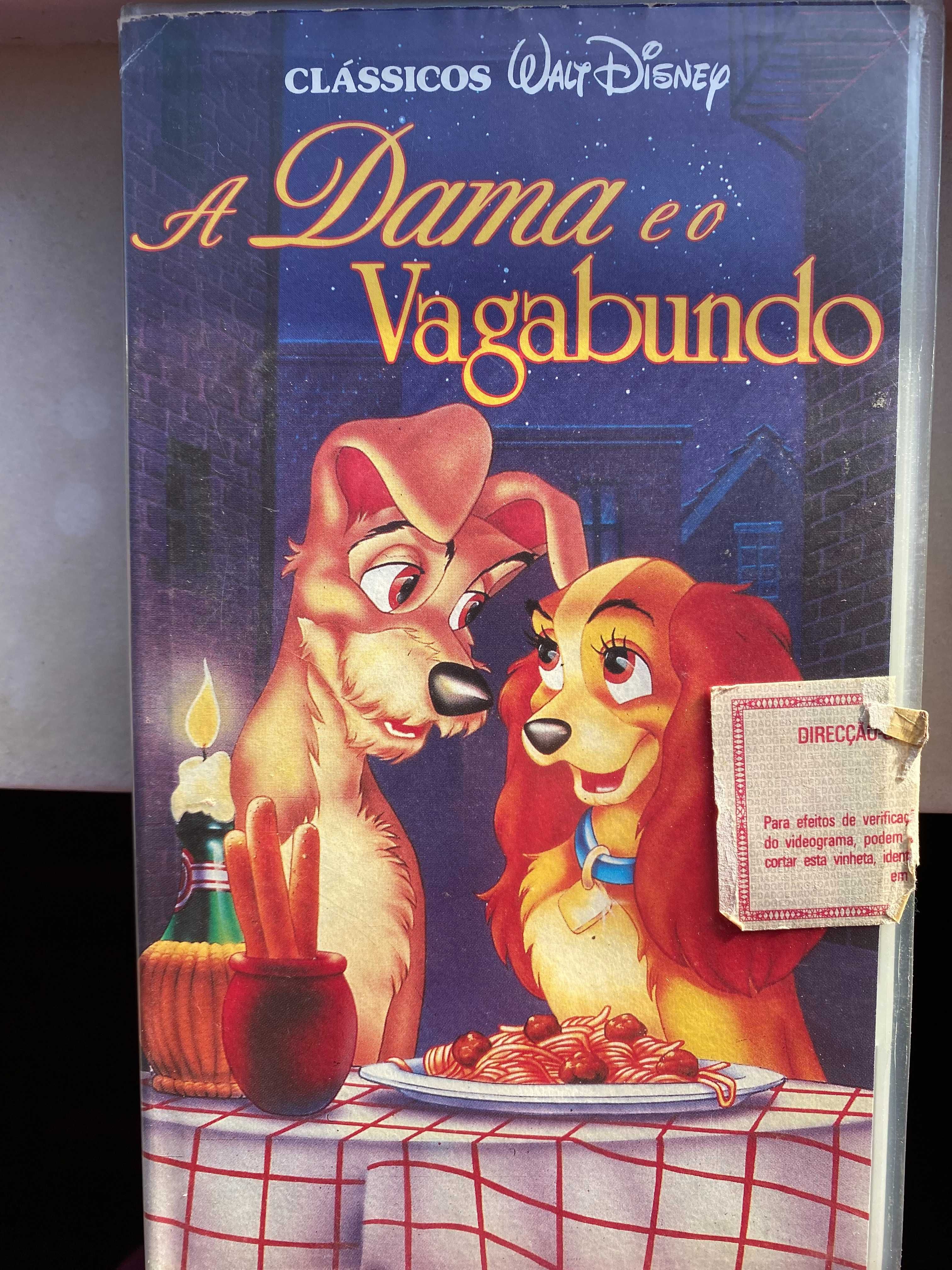 Cassetes VHS com filmes da Disney