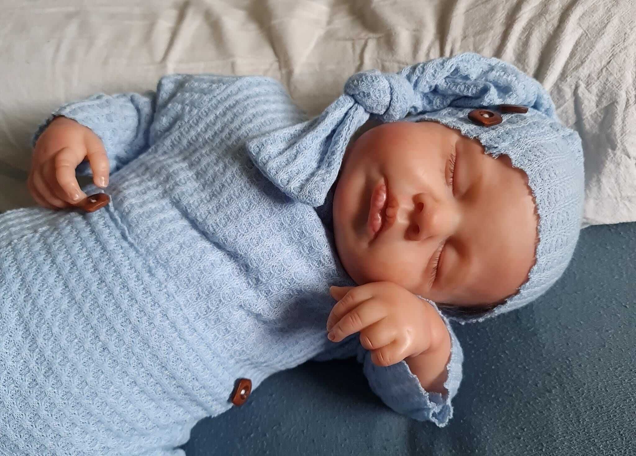 NOWOŚĆ ! Perfekcyjnie Wykonana Lalka Niemowlak Niebieskie Body