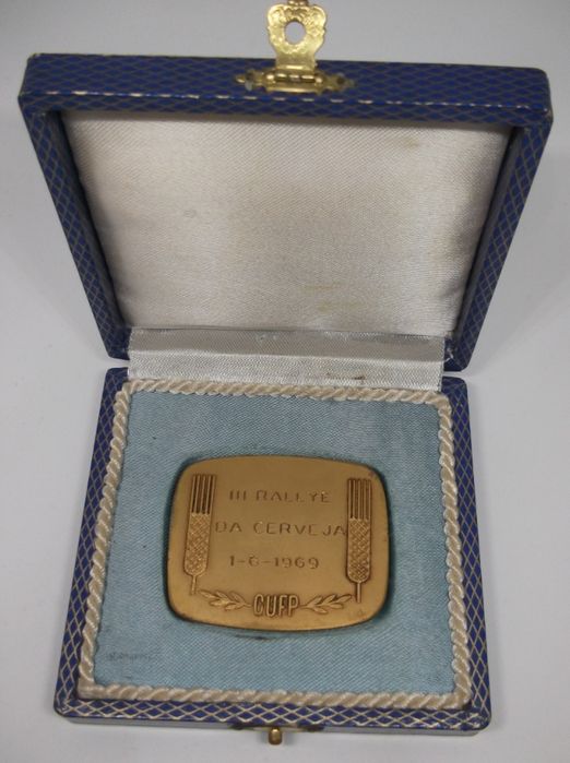 Medalhas de Rally e Karting em bronze + trofeu (ver fotos)