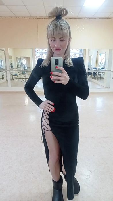 Продаю велюровое платье!