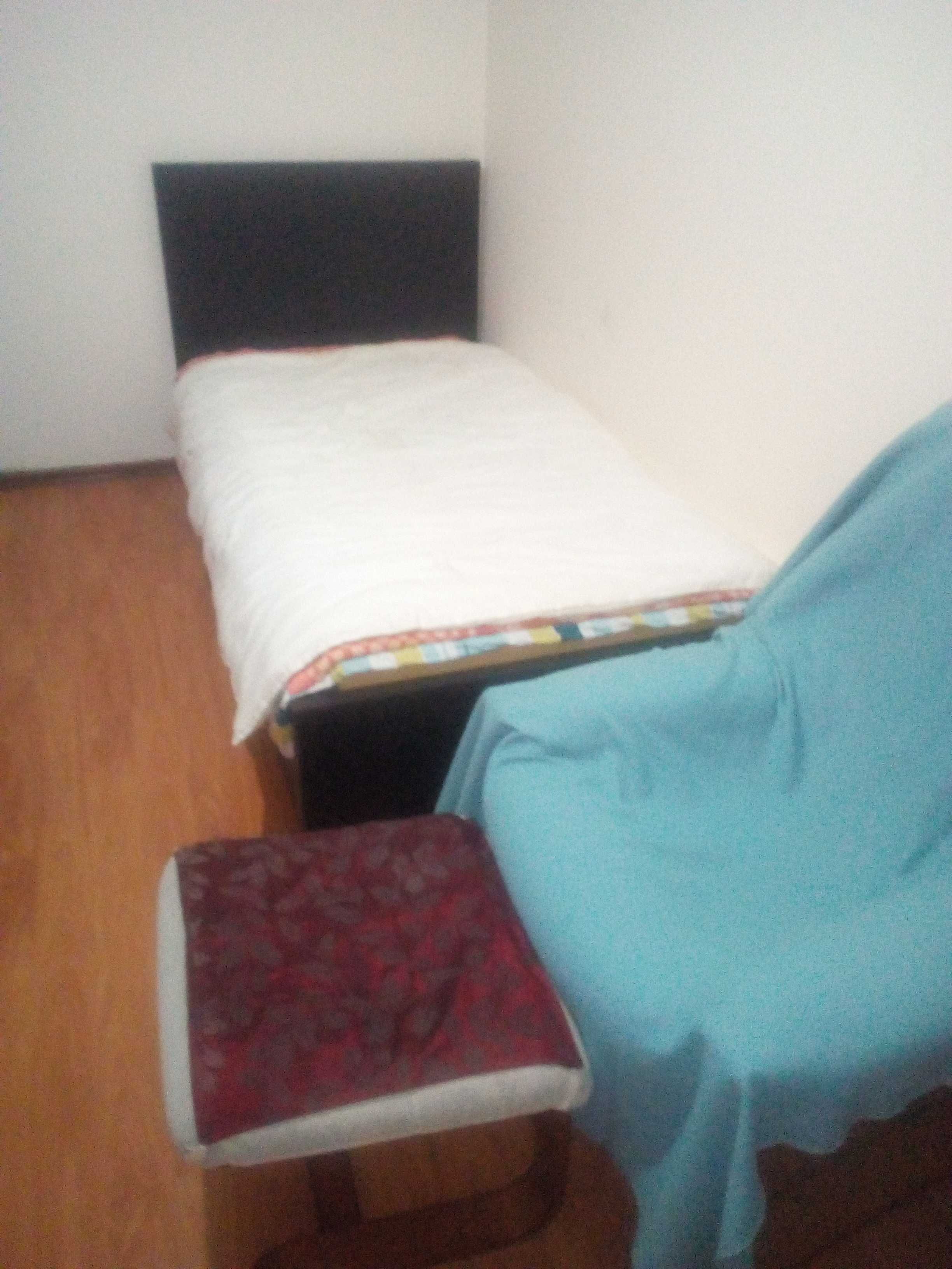Alugo quarto para professores no centro de Mafra a 100 metros escolas