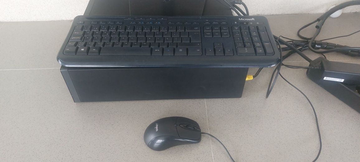 Computador - torre/ecrã/teclado e rato