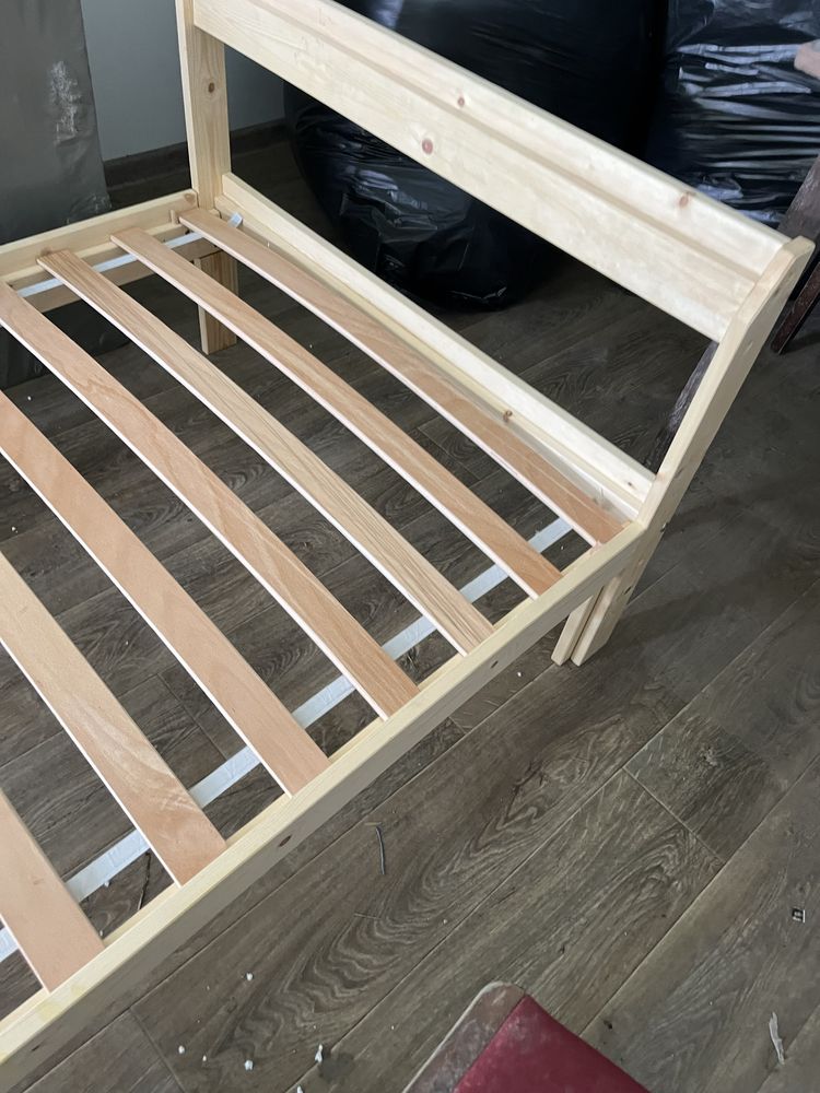 Łóżka drewniane 90x200