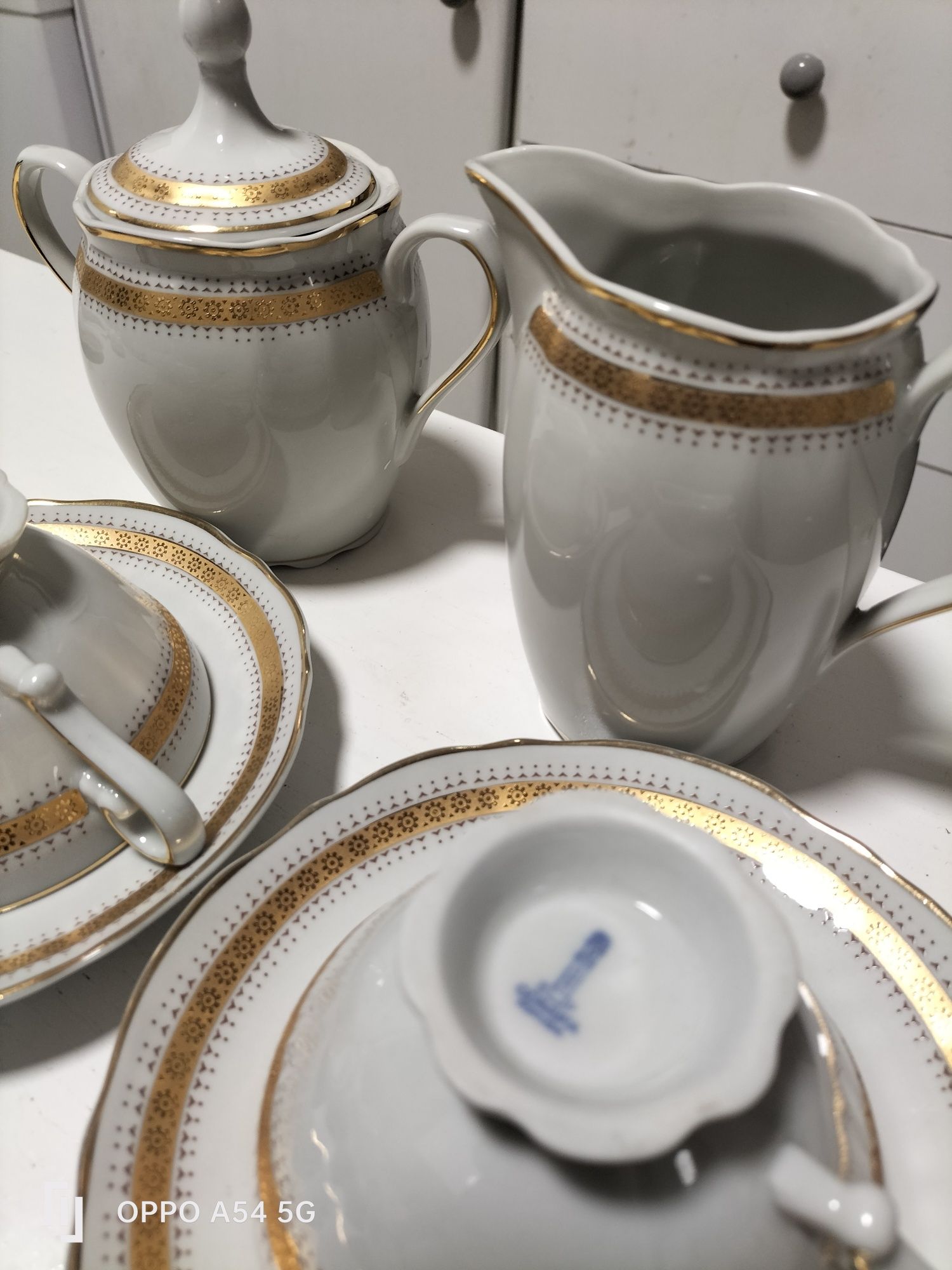 Chavena  chá antiga com pé  porcelana Coimbra  dourado