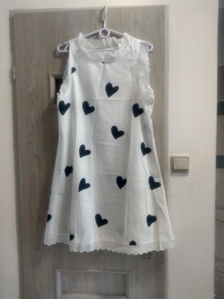Nowa biała sukienka w ciemnogranatowe serca M