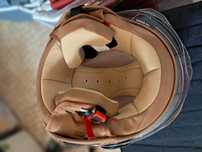 Capacete beige aberto
