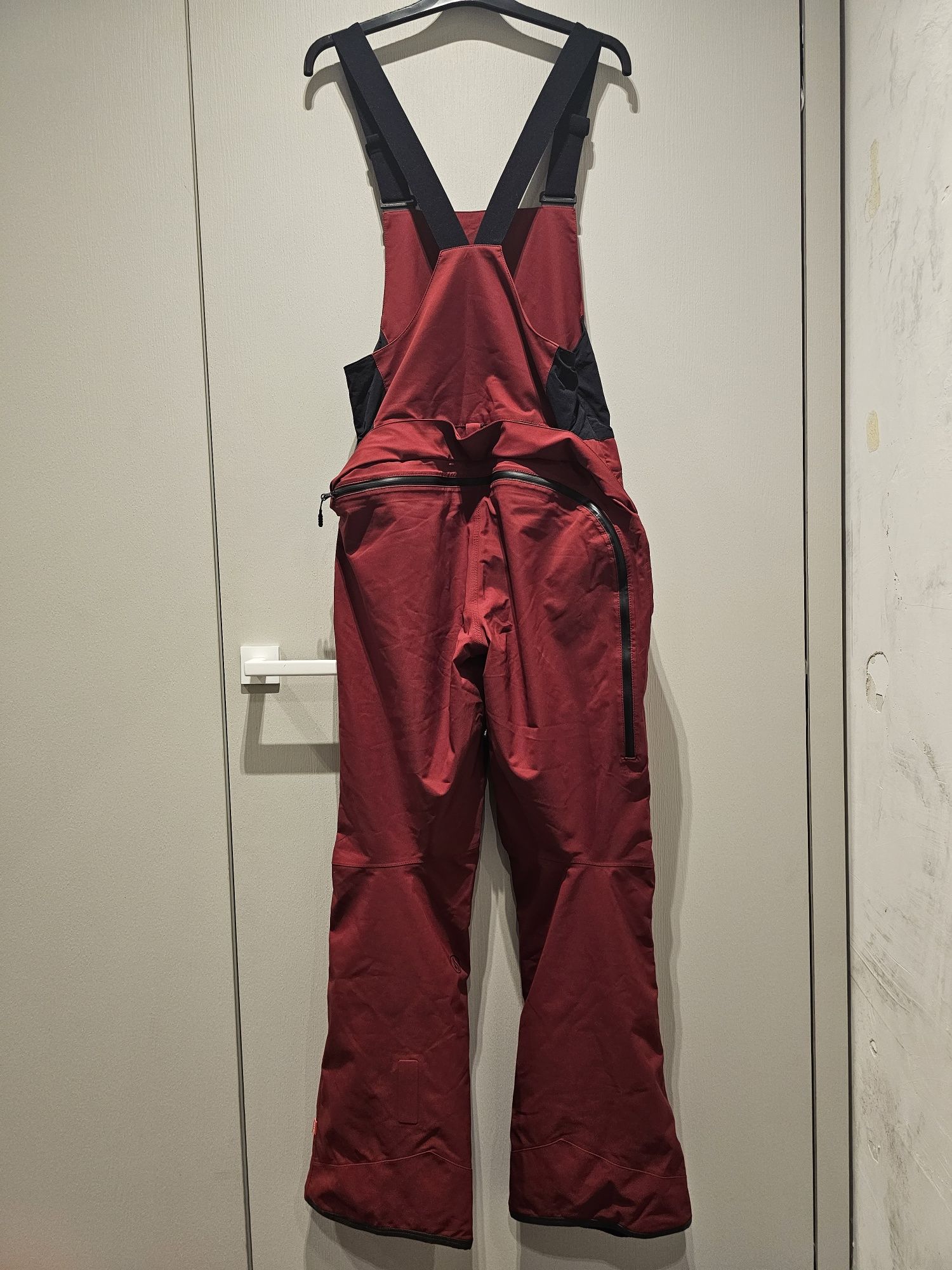 Jak nowe spodnie Volcom 2L Gore-TEX Elm Overall M Red kimmy bib