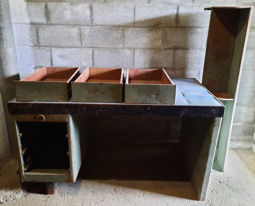 Стіл верстак радіомонтажний слюсарний