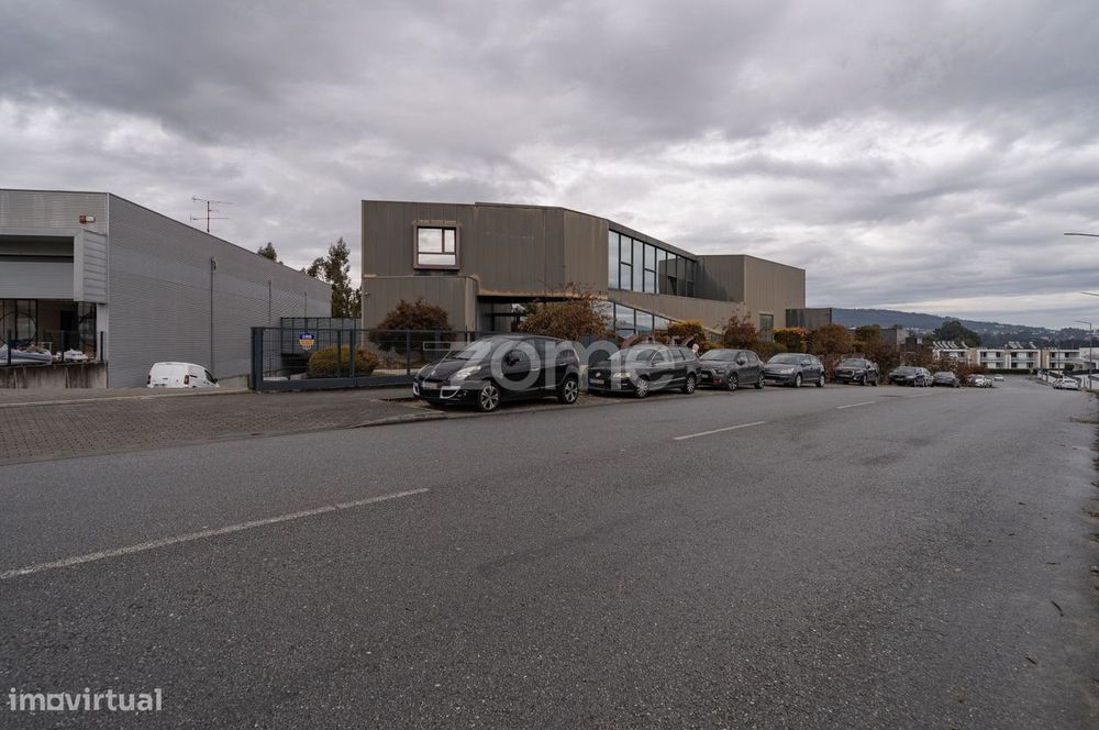 Pavilhão Industrial c/4.026m² em Vila Nova, Barcelos