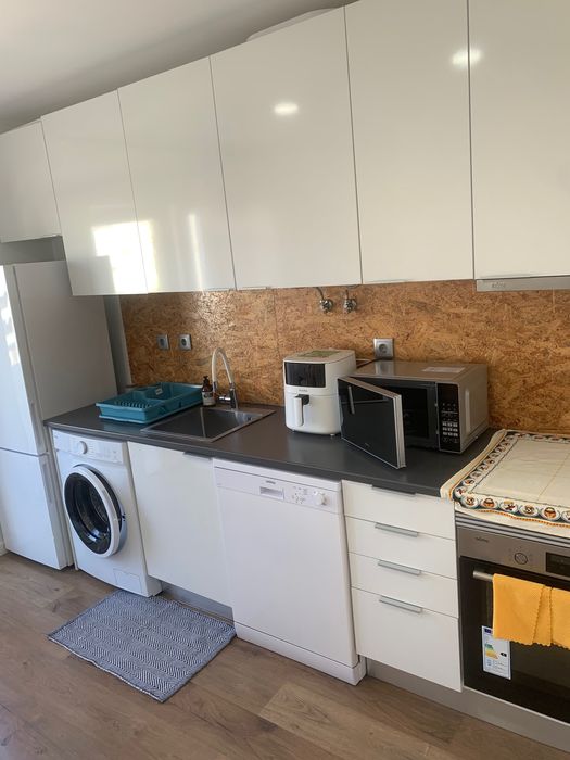 T2 Novo Semi Mobilado ( Lavradio , Barreiro) , arèa Central .