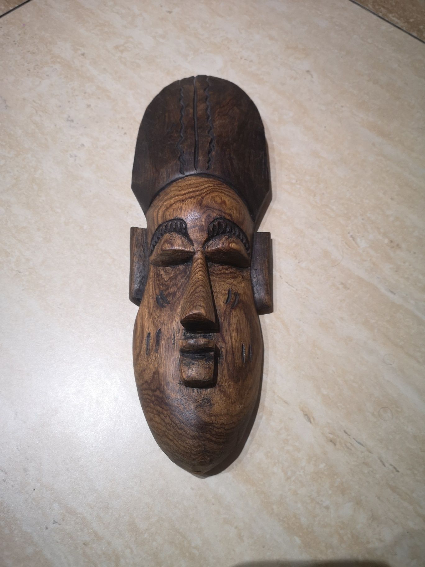 Totem-maska drewniana