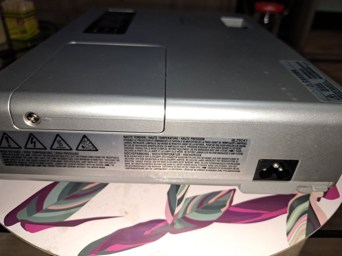 Projektor  Hitachi CPX 1 , PILOT
