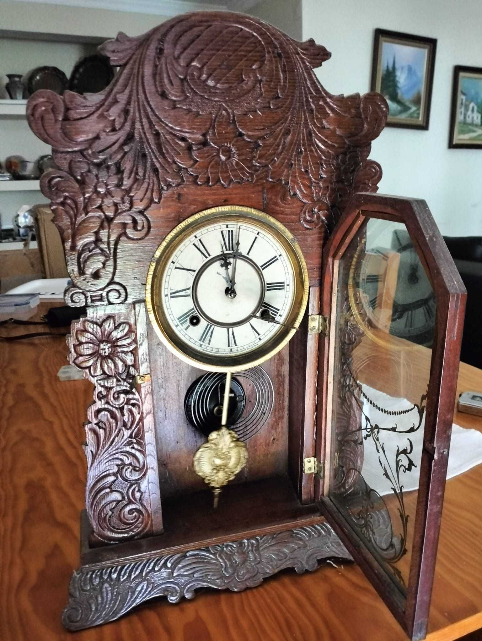 Relógio antigo de corda