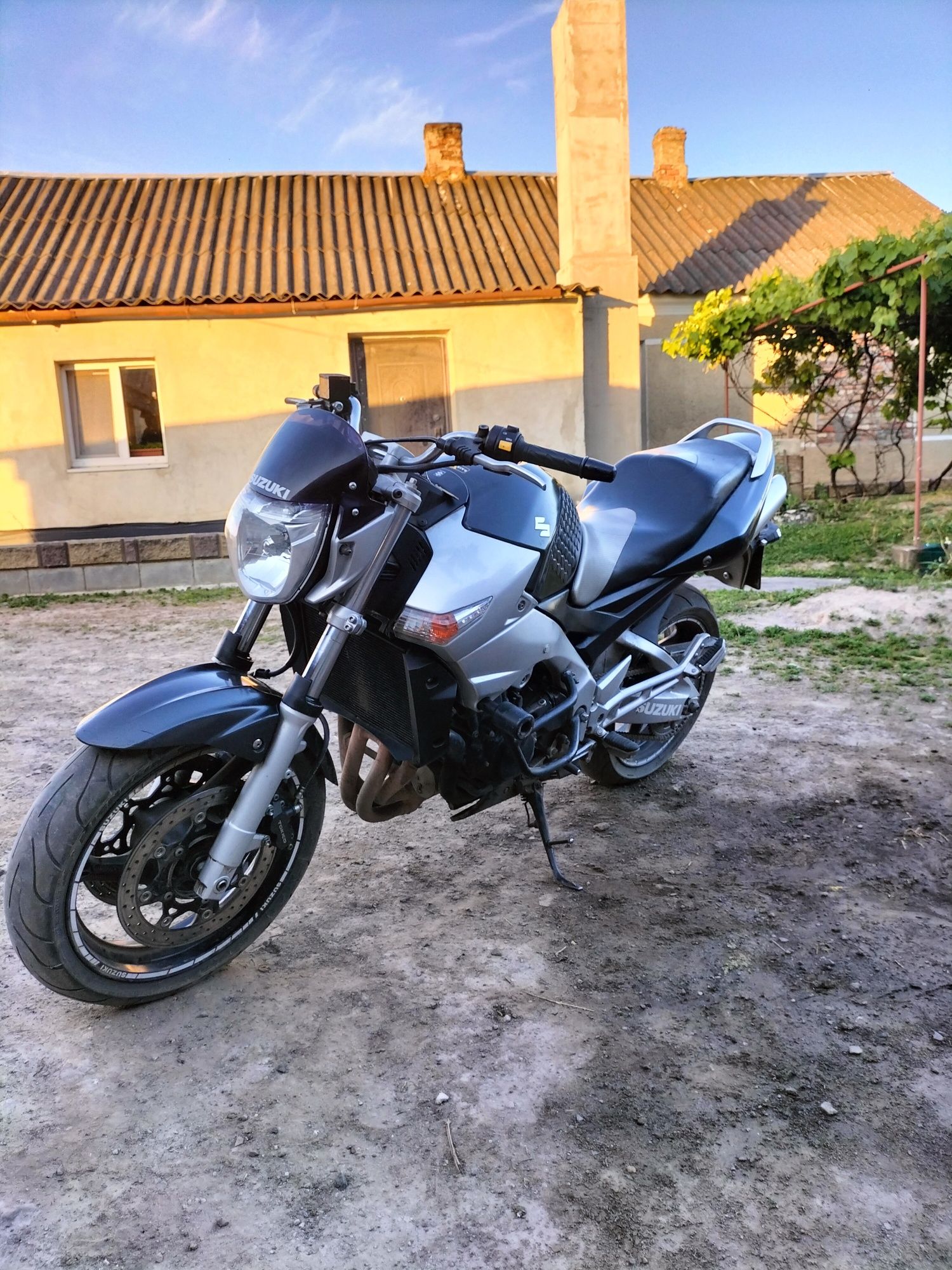 Мотоцикл Suzuki gsr 600